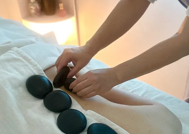 西宮・苦楽園｜育爪×黄土よもぎ蒸し×体質改善｜女性専用サロン Salon de Ribbonホットストーン